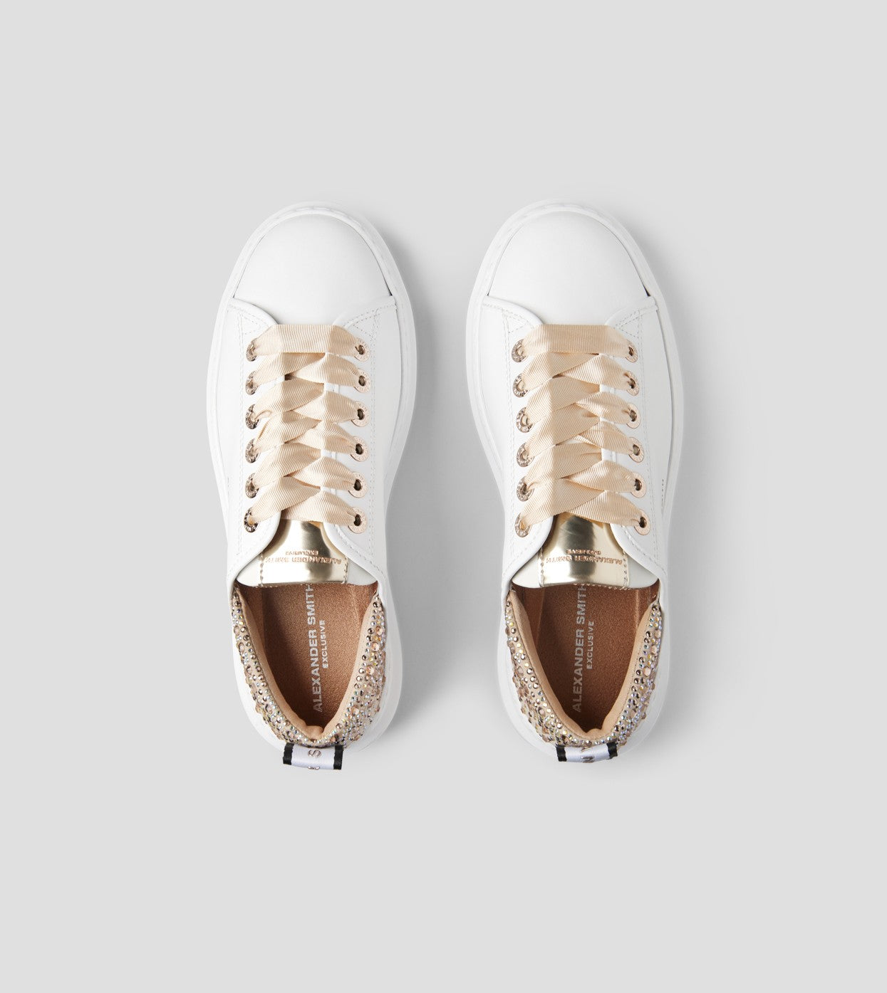 Wembley Woman White Peach