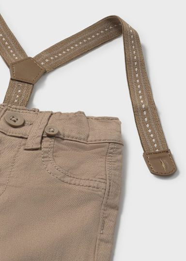 Pantalone con bretelle